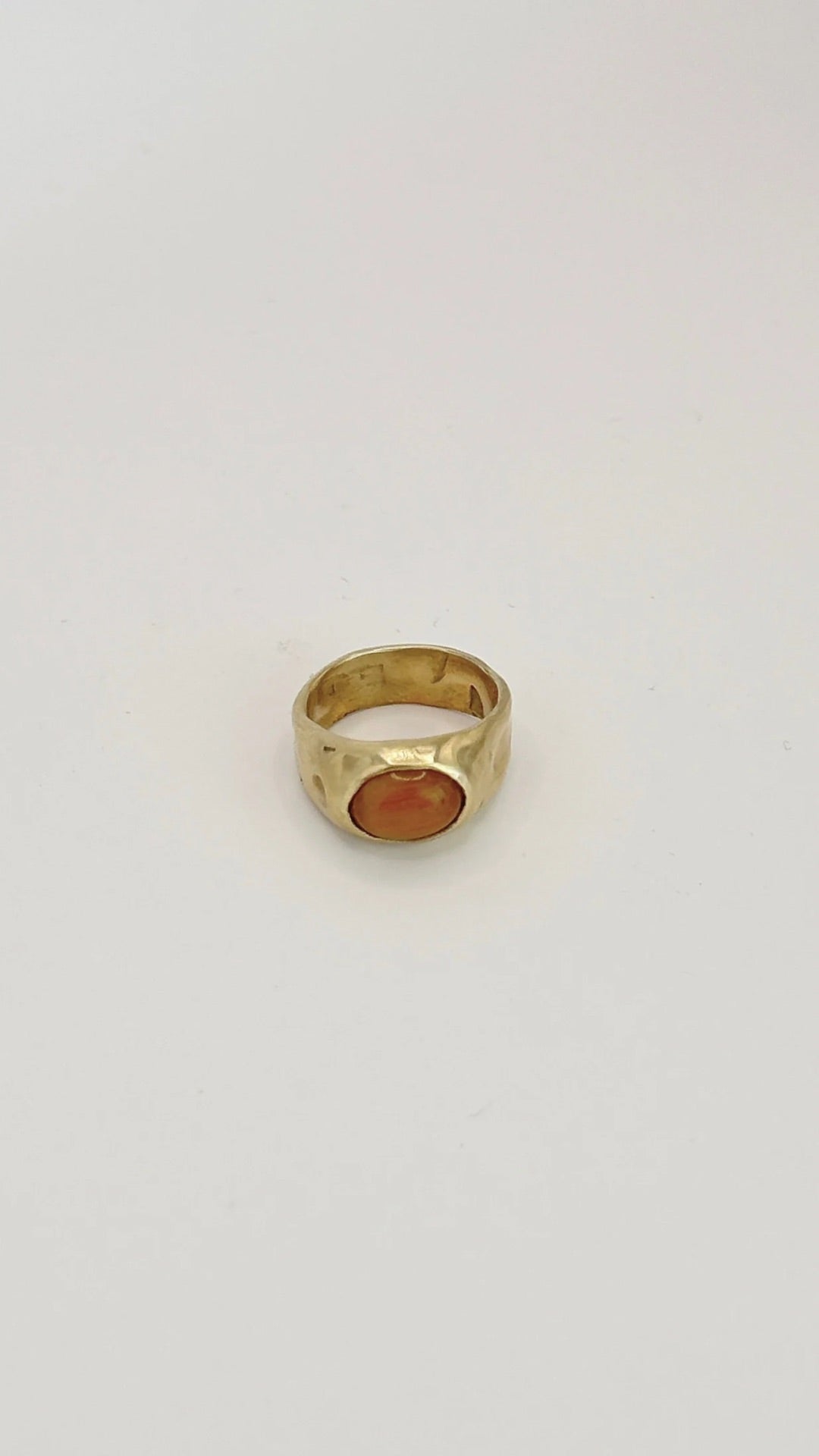 TIGER EYE
